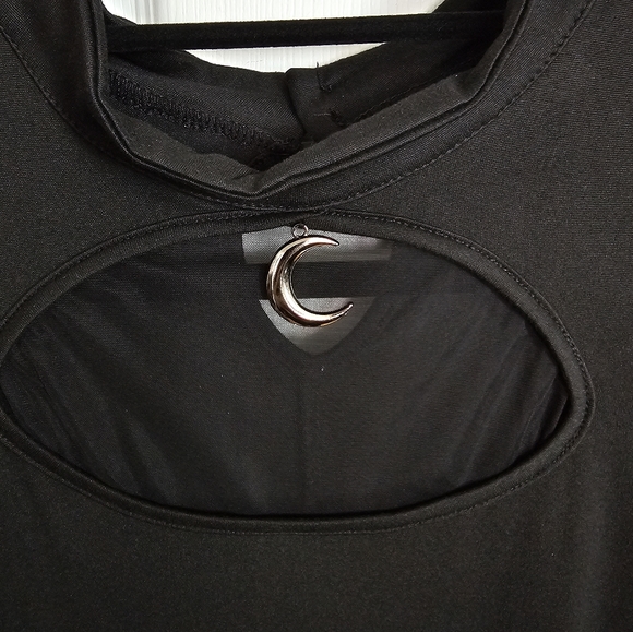 ROMWE Goth Solid Cut Out Asymmetrical Hem Dress - Picture 4 of 8